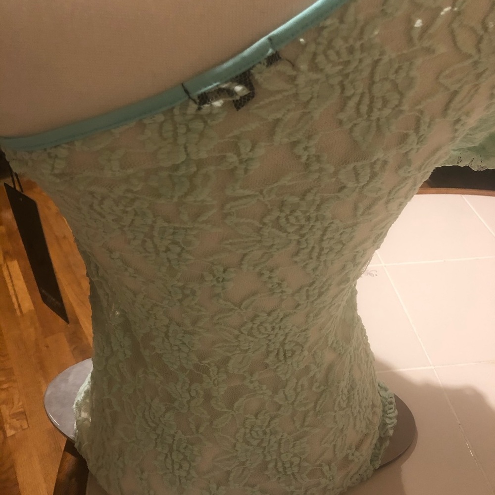 Ladies Lace Top - Picture 2 of 4